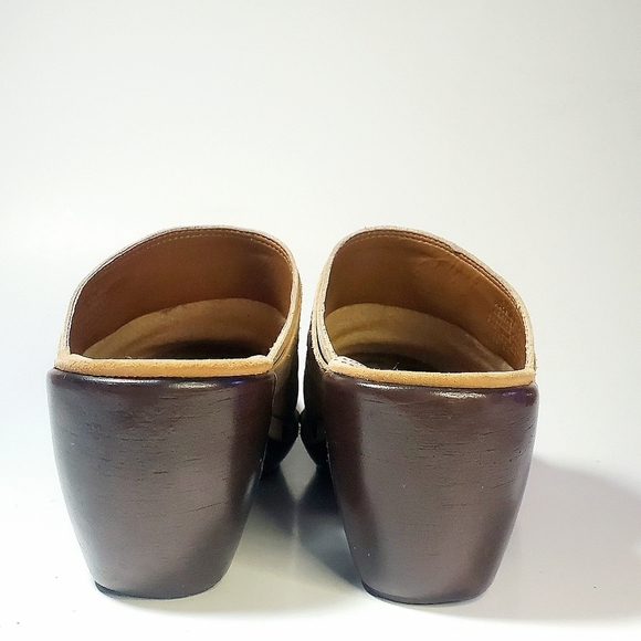EDDIE BAUER Clogs Tan Leather Mahogany 3" Heel Suede Strap & Rivets Women's 8 M - Picture 4 of 11